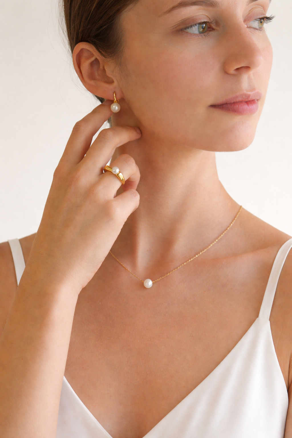 pearl dangle earring