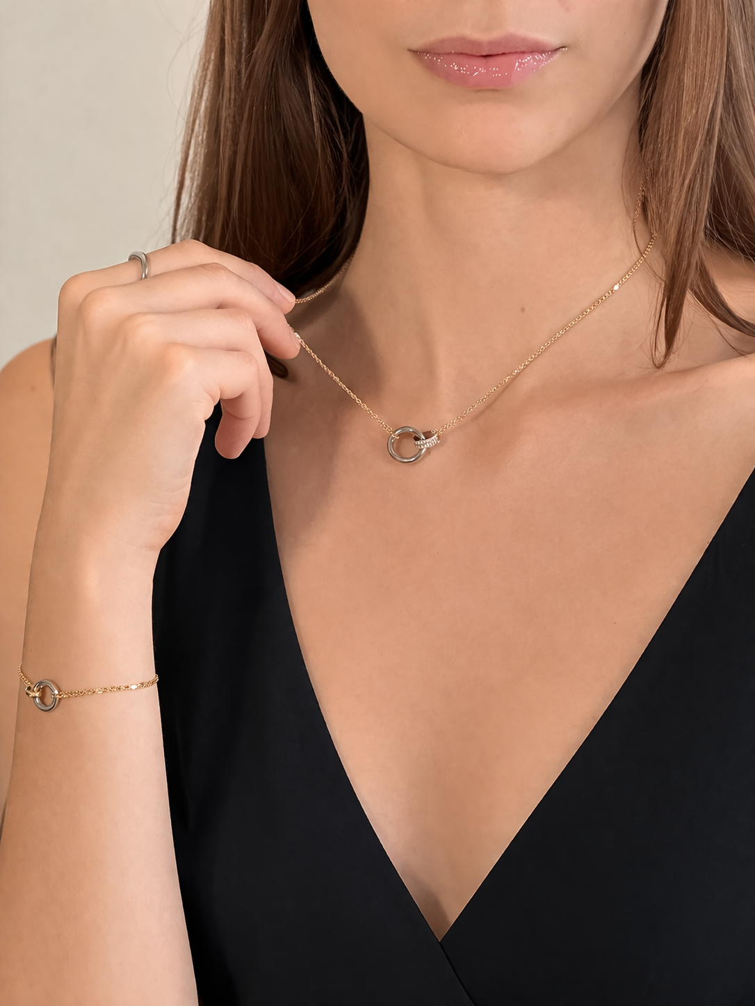 interlocking zircon rings necklace