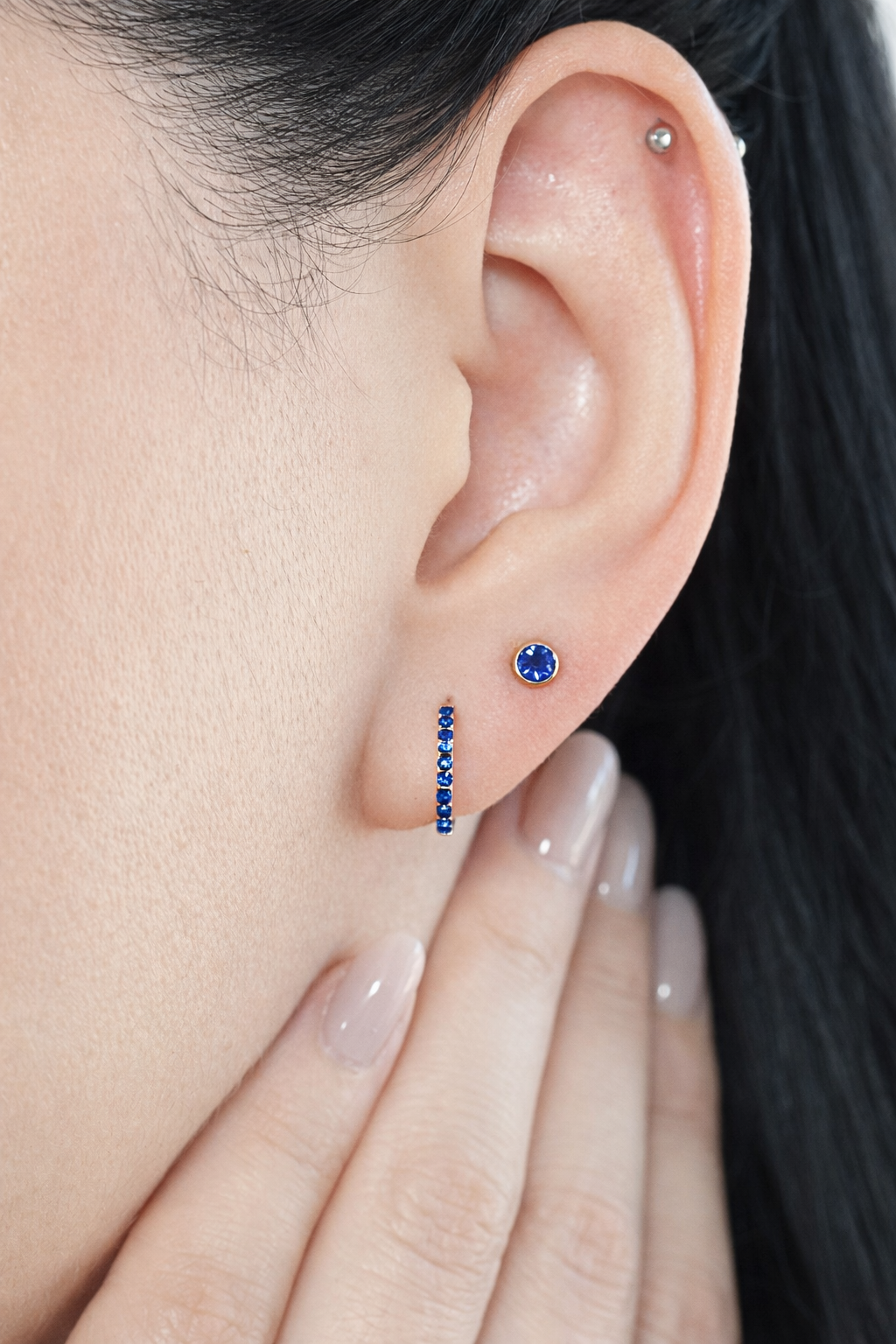 round stud earring