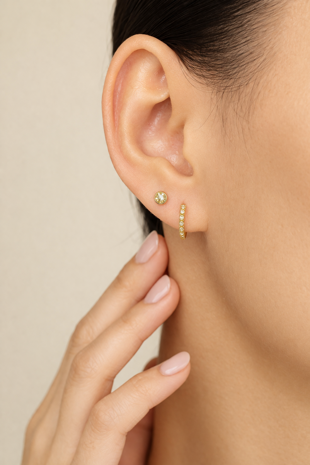 round stud earring