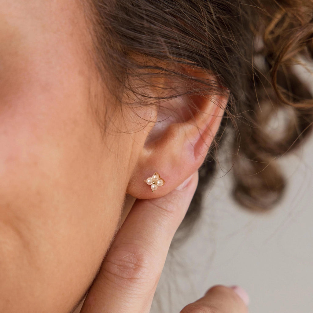 ivy pearl stud earring