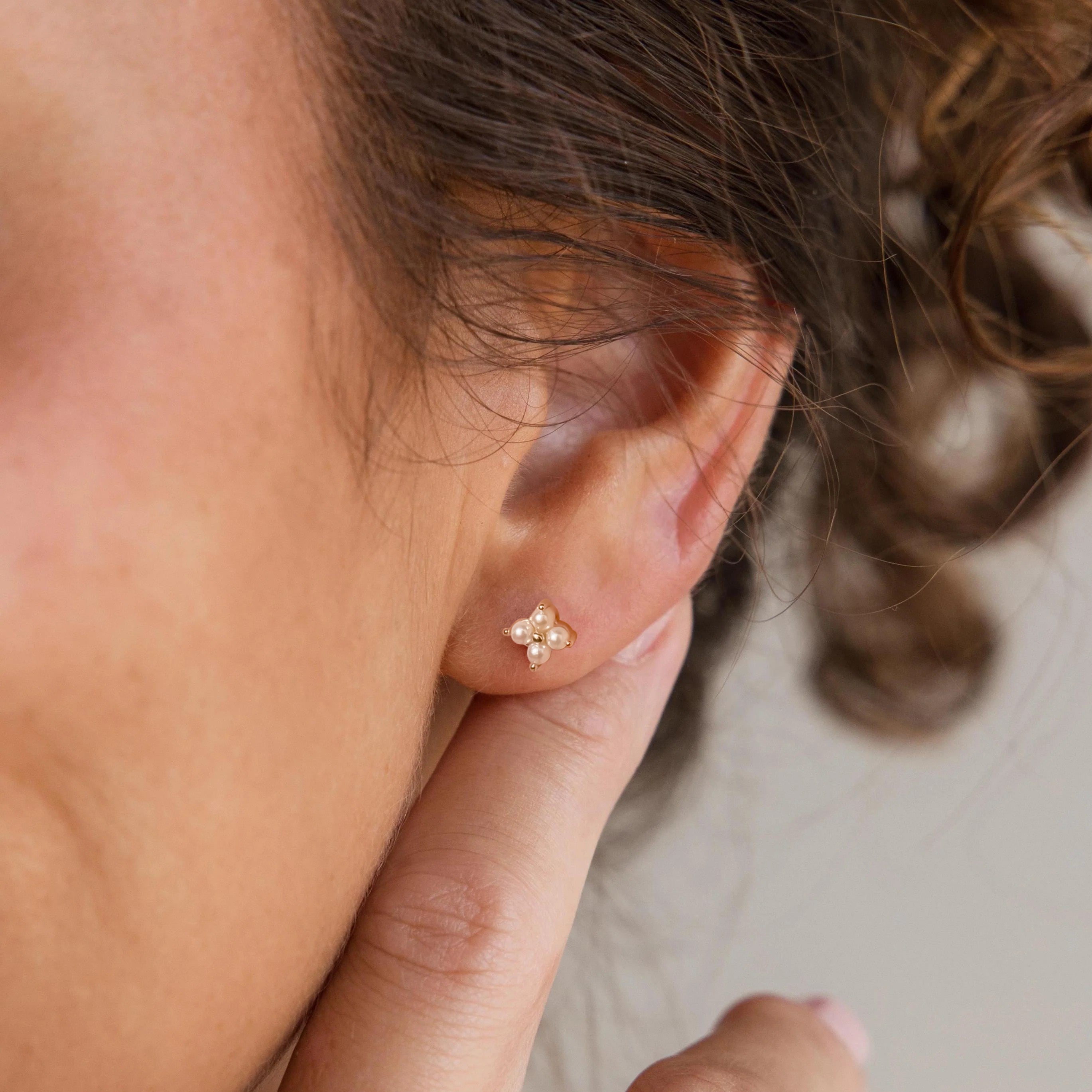 ivy pearl stud earring